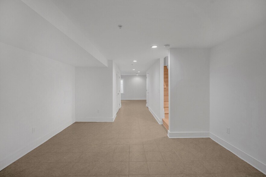 Building Photo - 513 N Budd St