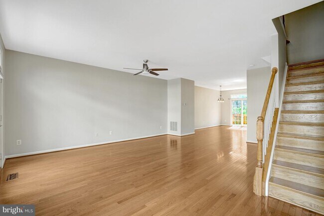 Building Photo - 6927 Rolling Creek Way