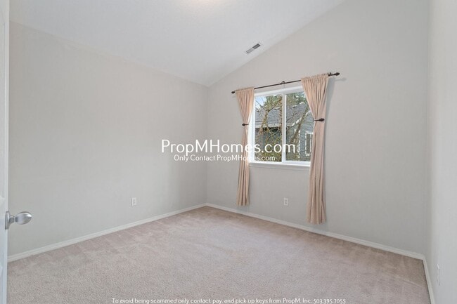 Building Photo - Three Bedroom Home in Aloha w/ Forest Like Surrounding!