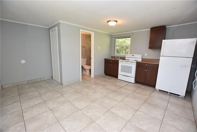 Building Photo - 1321 Mann Rd