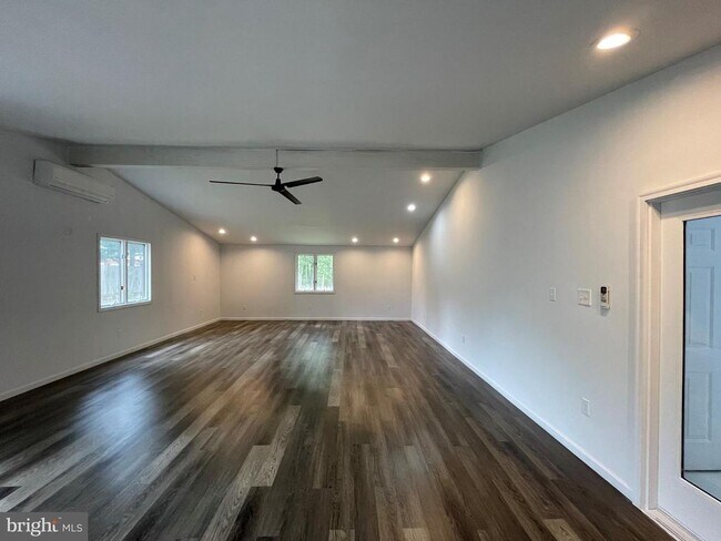 Building Photo - 802 Salem Ct