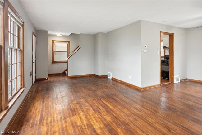 Building Photo - 9504 S Highland Ave