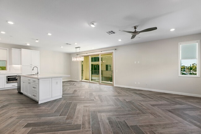 Building Photo - 590 Catalonia