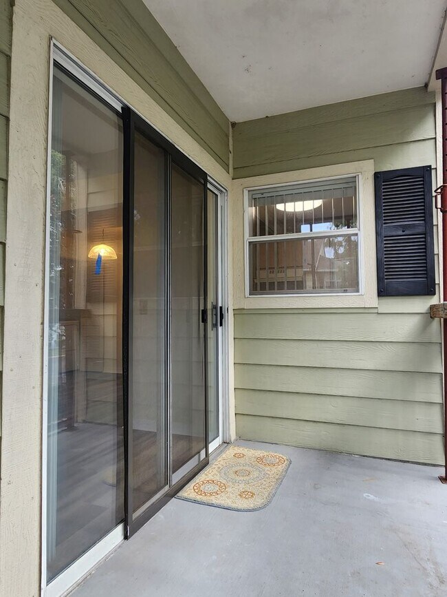 Building Photo - 1 bedroom 1 bathroom condo, 2nd floor