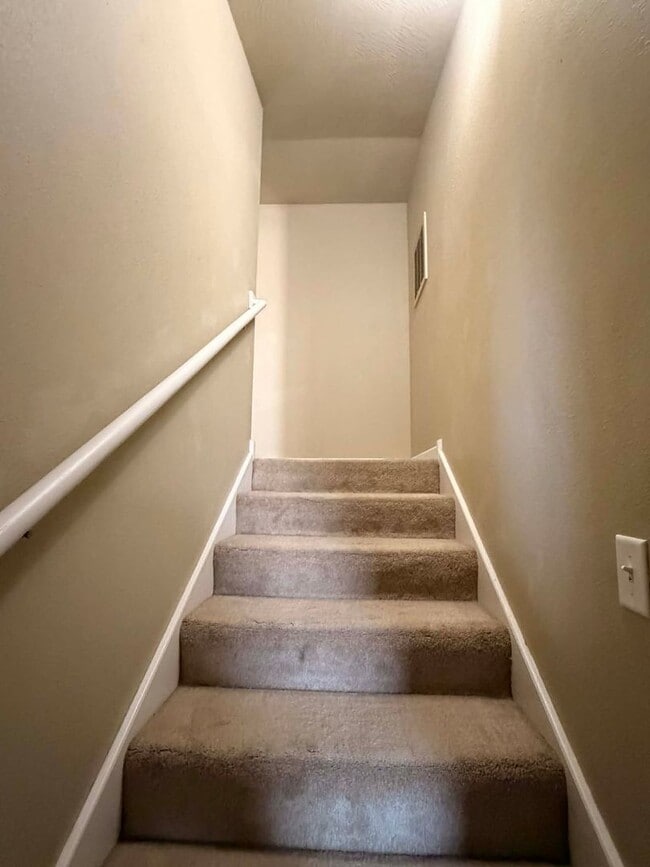 Building Photo - LEASETAKEOVER: NO DEPOSIT NEEDED!!!  4 BEDROOM / 2 BATHROOM HOUSE IN JOPLIN MO!!!
