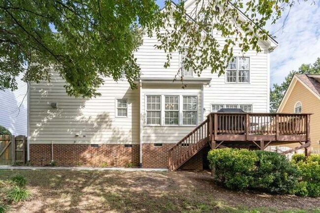 Building Photo - Gorgeous 4BD, 2.5BA Apex Home in an HOA Community with Amenities & Near Shopping, Dining, and Int...