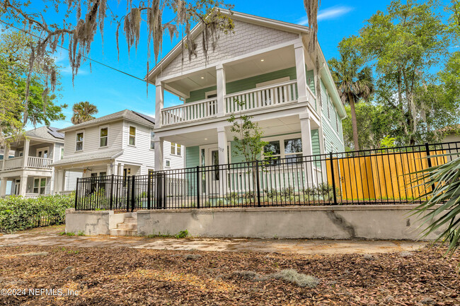 Primary Photo - 117 W 3rd St