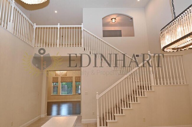 Building Photo - 11348 N Via Ventana Way