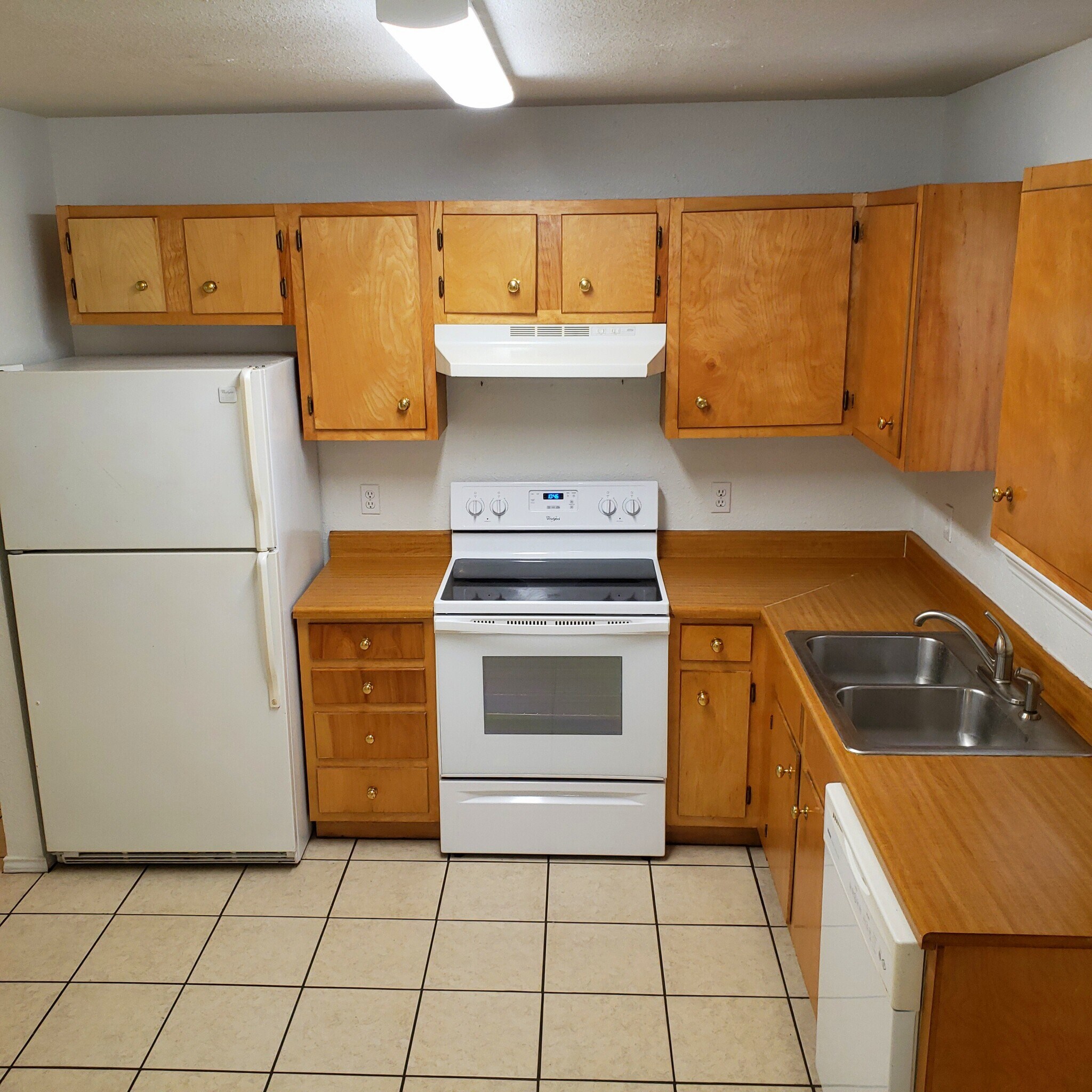 UNIT C, Kitchen - 605 College St