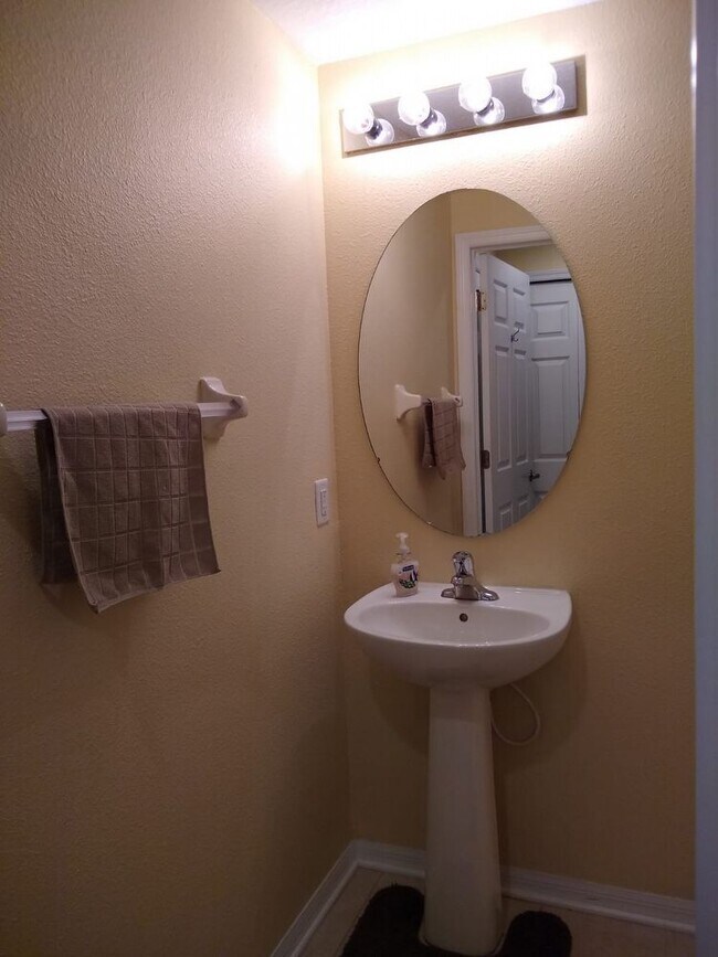 Building Photo - 3 bedroom  Ventana @ Waters Edge townhouse