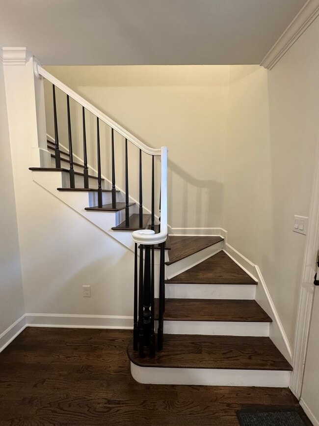 Building Photo - Nice Brick 2/2.5 Townhome in Atlanta- $2,750