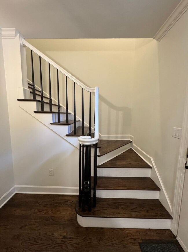 Building Photo - Nice Brick 2/2.5 Townhome in Atlanta- $2,750