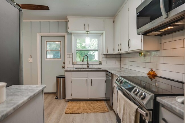 Building Photo - 2018 Fannie Dr