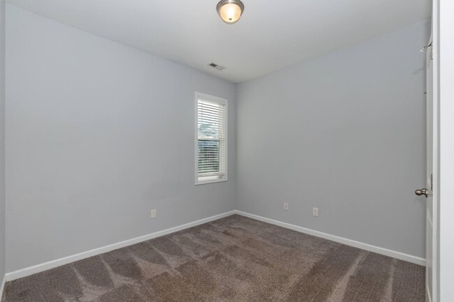 Building Photo - One Level Home Move In Ready!