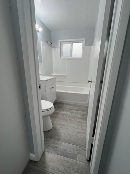 Building Photo - 201 N Montague Ave