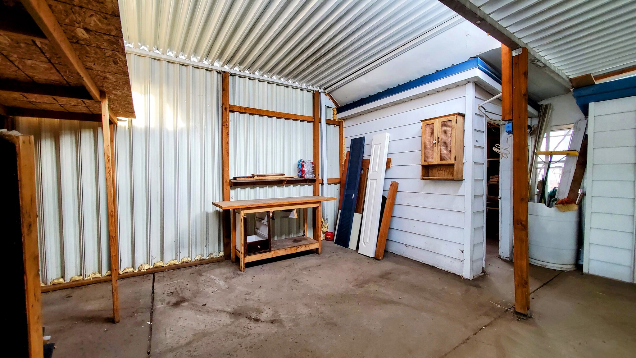 Shop - 521 Albatross Dr