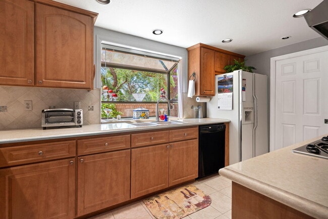 Building Photo - 78505 Vista Del Fuente