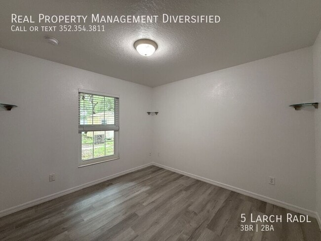 Building Photo - 5 Larch Radial
