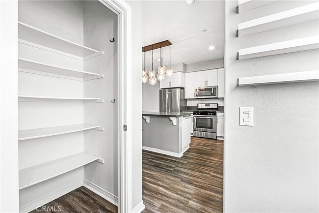 Building Photo - 6331 Pacific Wy