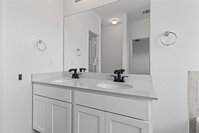 Building Photo - 308 Majestic Cedar Ct