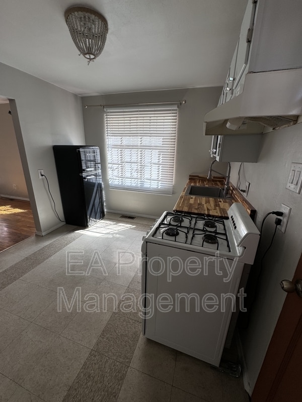 Building Photo - 505 7th St SW