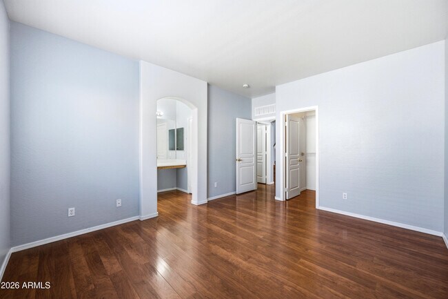 Building Photo - 10950 W Royal Palm Rd
