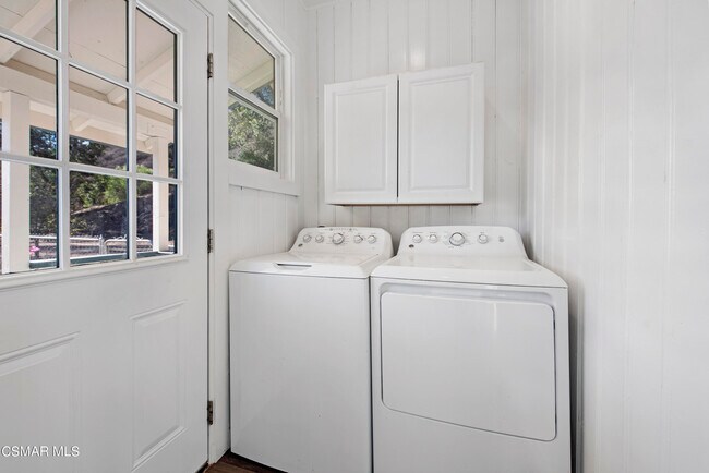 Building Photo - 641 W La Loma Ave