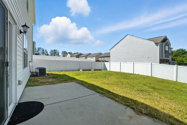 Building Photo - Stunning home, Move-in Ready!