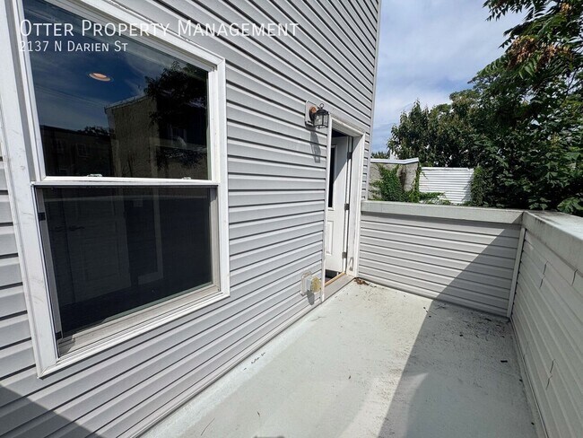 Building Photo - 2137 N Darien St