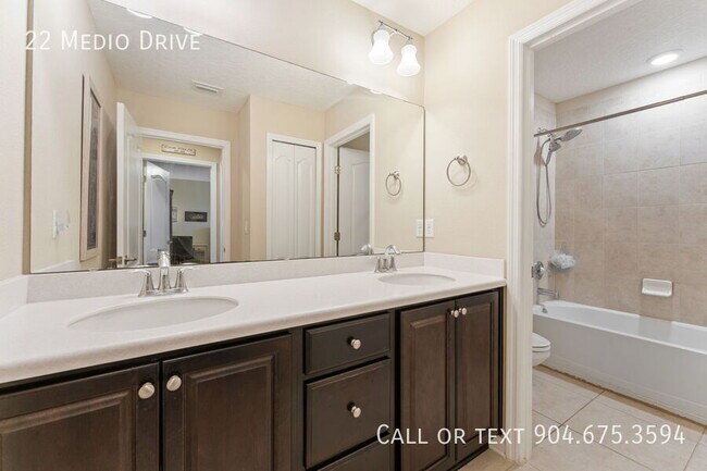 Building Photo - 22 Medio Dr