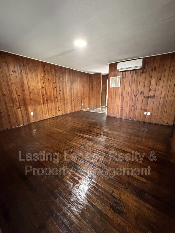 Building Photo - 910 Marsh St