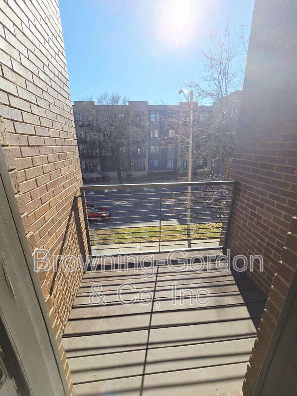 Building Photo - 1706 18th Ave S