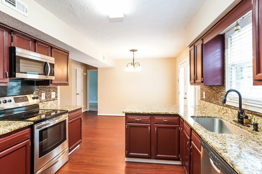 Building Photo - 2805 Fernhurst Ct