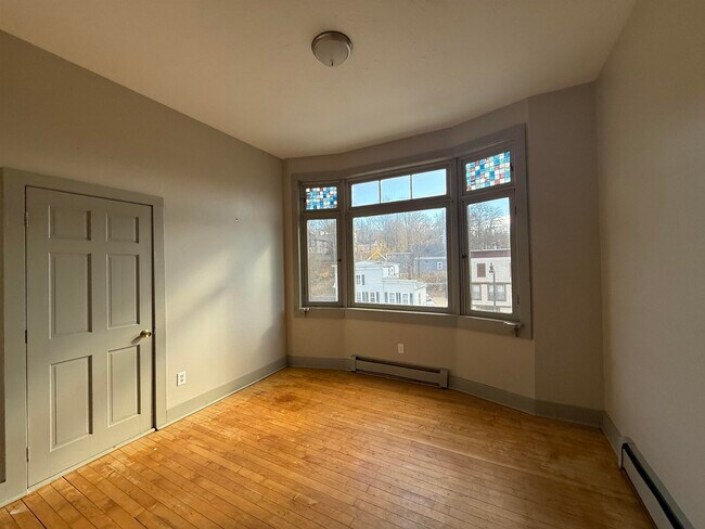 Building Photo - 408 Central St