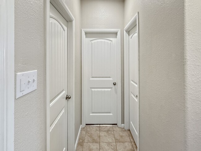 Building Photo - 845 Watson Wy