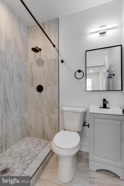 Building Photo - 927 N 42nd St