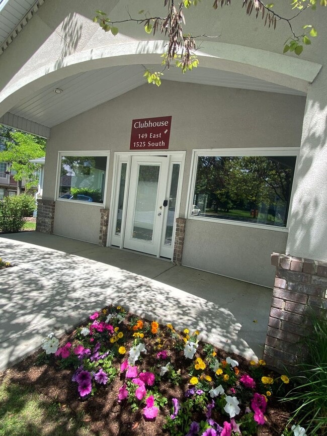 Building Photo - Fantastic Orem Condo