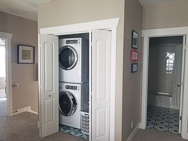 Building Photo - Central Park Summer Rental: Beautiful, Fully Furnished 5Bd/4.5Ba House