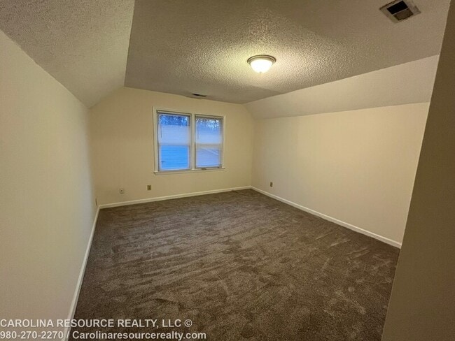 Building Photo - 4535 Dawnwood Dr