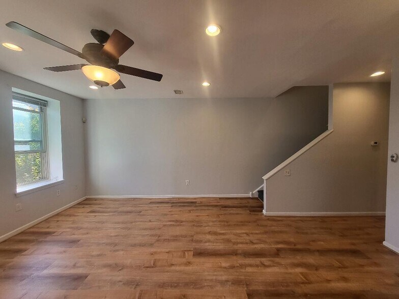 Building Photo - 1617 Christian St