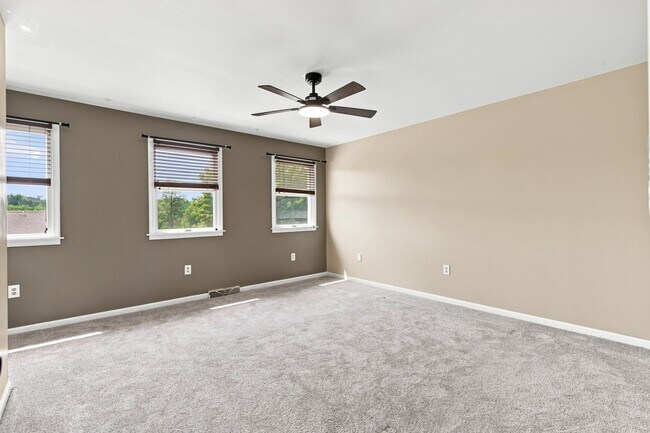 Building Photo - 15 Beech Ln