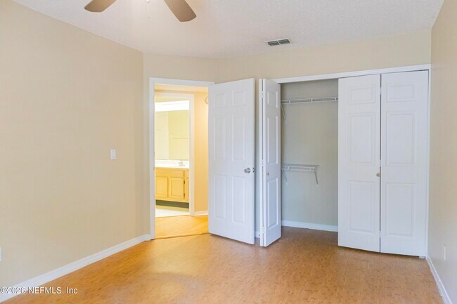 Building Photo - 8066 Dickie Dr
