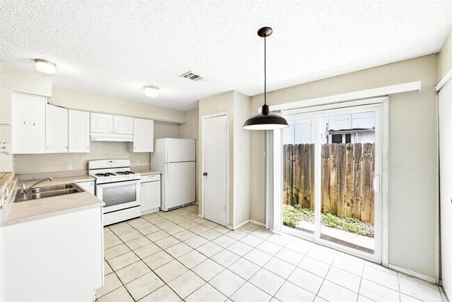 Building Photo - 10604 Lanshire Dr
