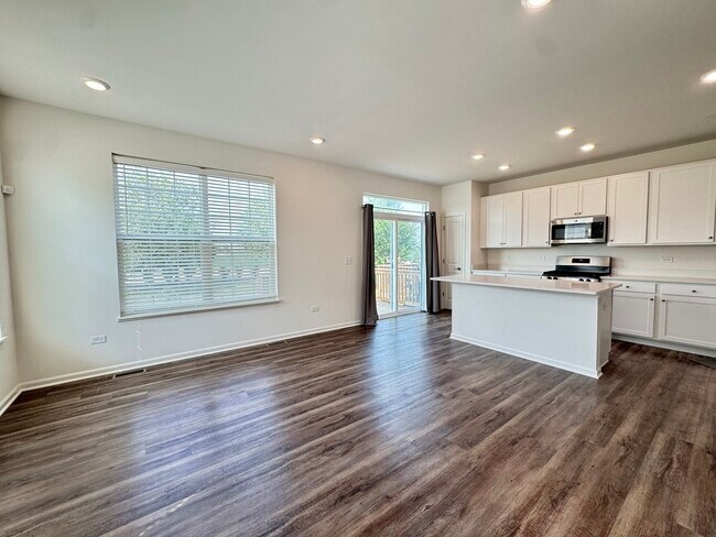 Building Photo - 15036 W Cyrus Dr