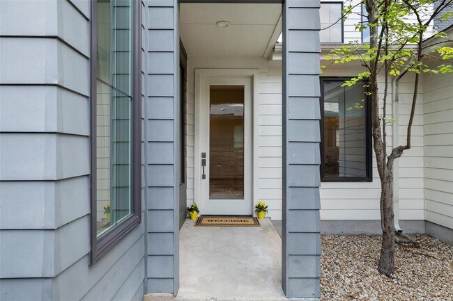Building Photo - 1503 Richcreek Rd