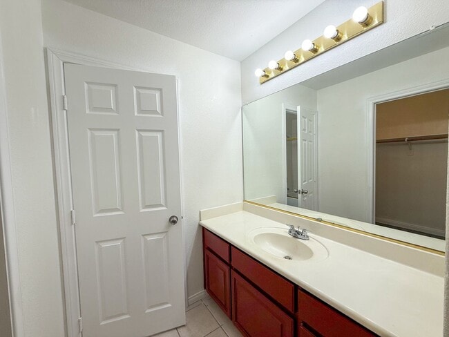 Building Photo - SPACIOUS HOME IN GATED COMMUNITY WITH POOL, RV PARKING & 4-CAR GARAGE!