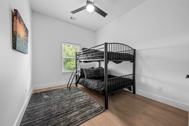 Building Photo - 6815 Paris St