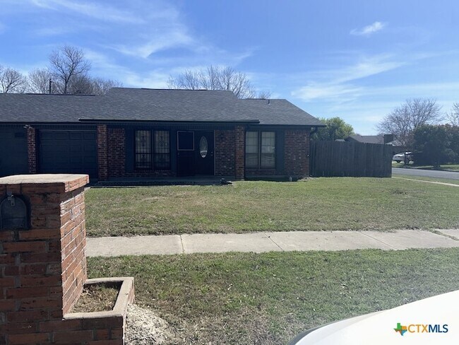 Building Photo - 2310 Zinnia Ct