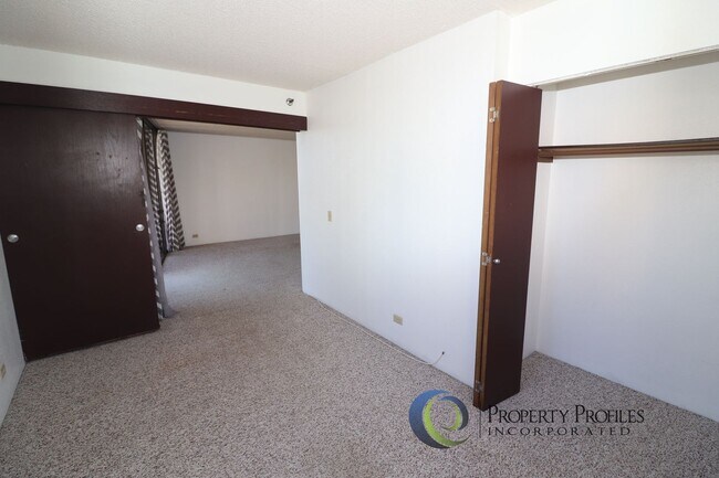 Building Photo - Park at Pearlridge - 2 bedroom 2 bath 1 parking unit - Available Now!