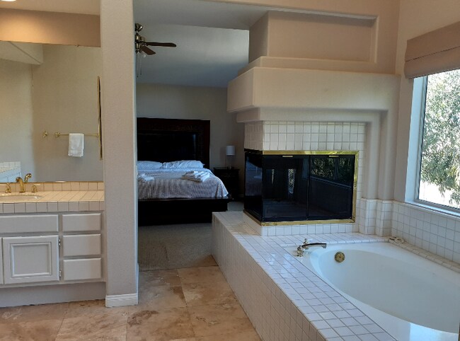 Building Photo - 601 Aliento Ct